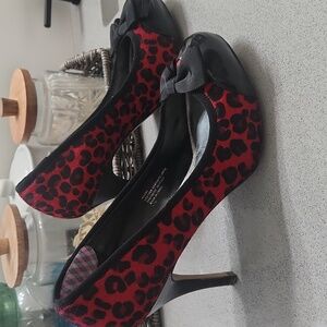 White House Black Market Heels SZ 6.5